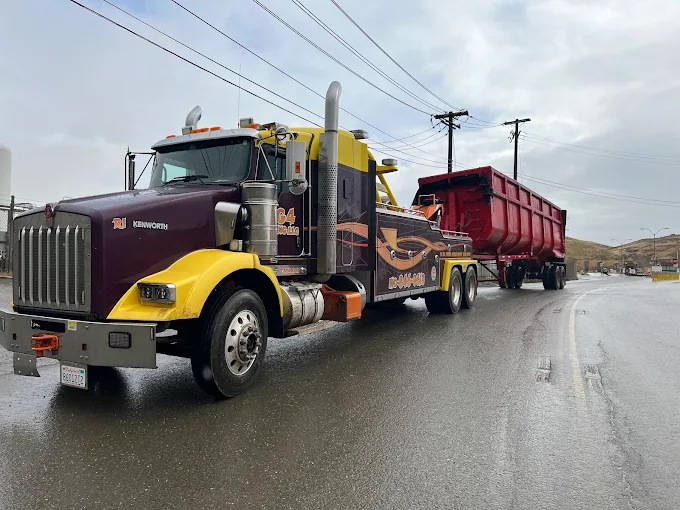 RG4 Towing tow truck providing towing and recovery service